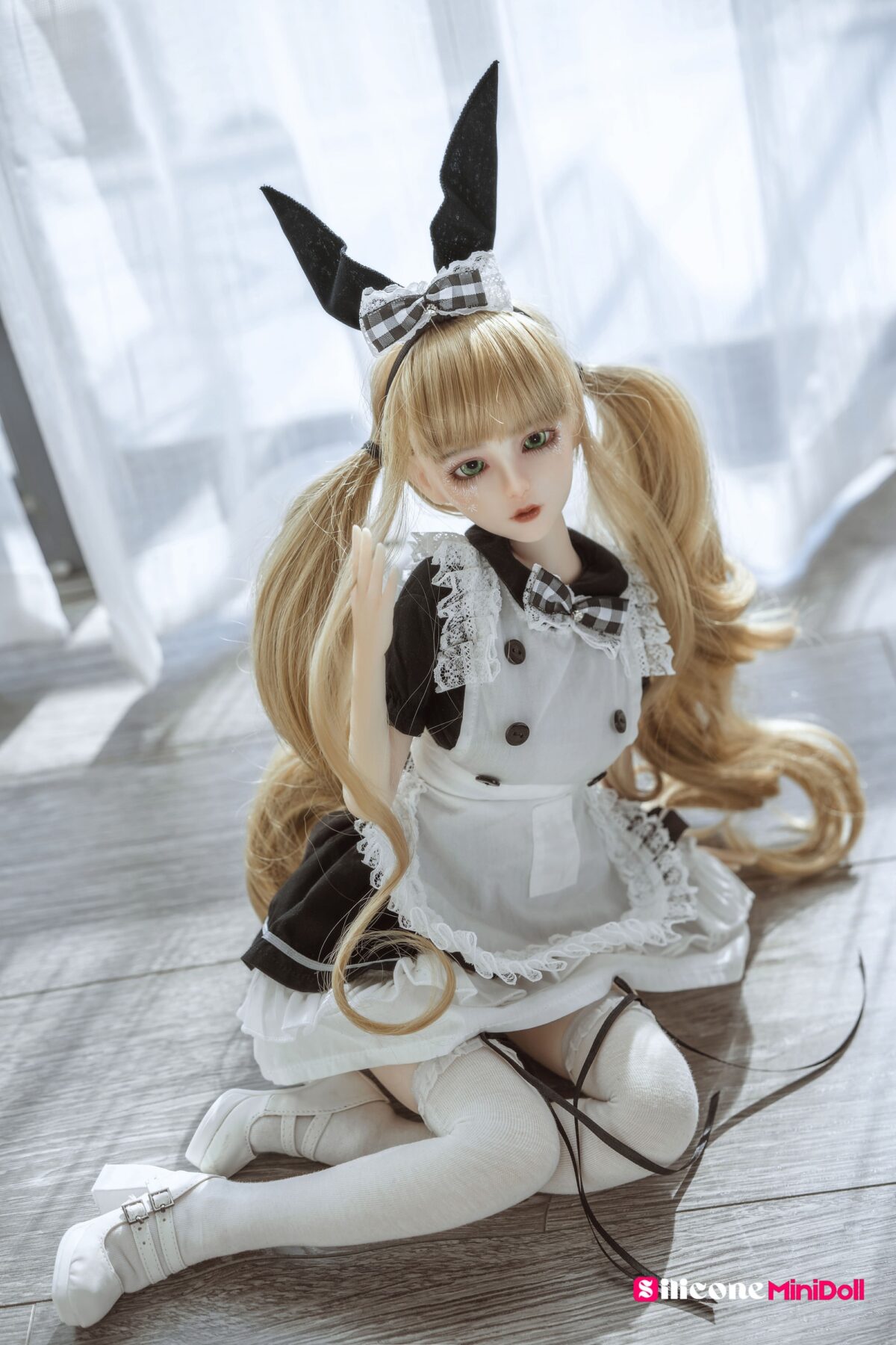 60cm 1ft11 Blonde Silicone Small Sex Doll – Yvonne (8)